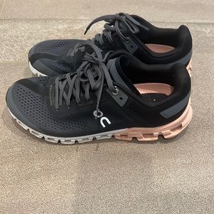On Cloudflow Running Shoe